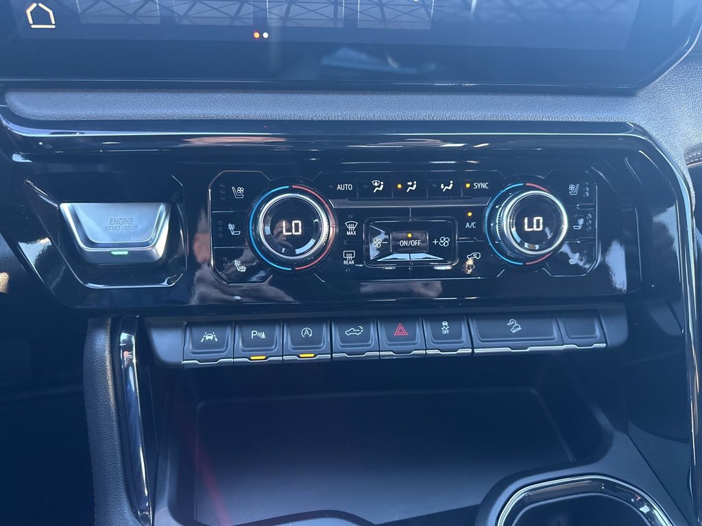 Used 2024 GMC Sierra 1500 AT4 w/ Technology Package image 3