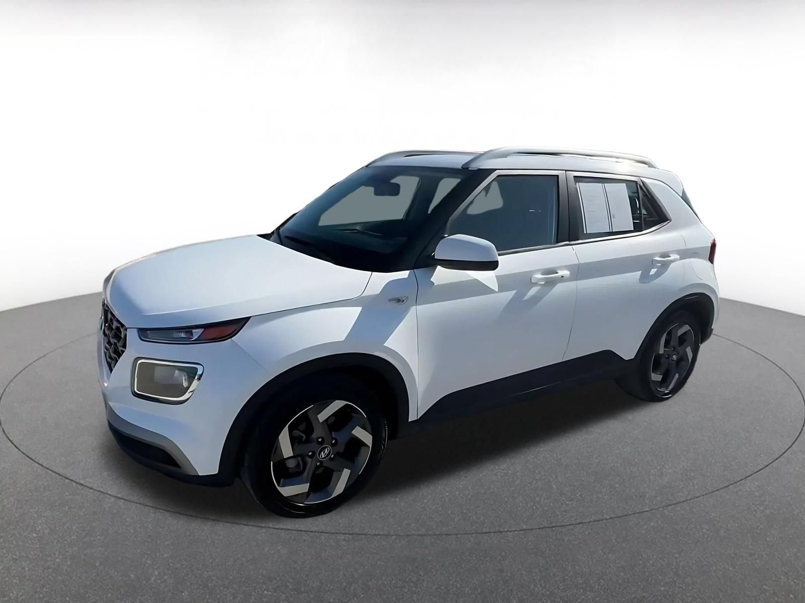 Used 2026 Hyundai Venue SEL FWD image 7