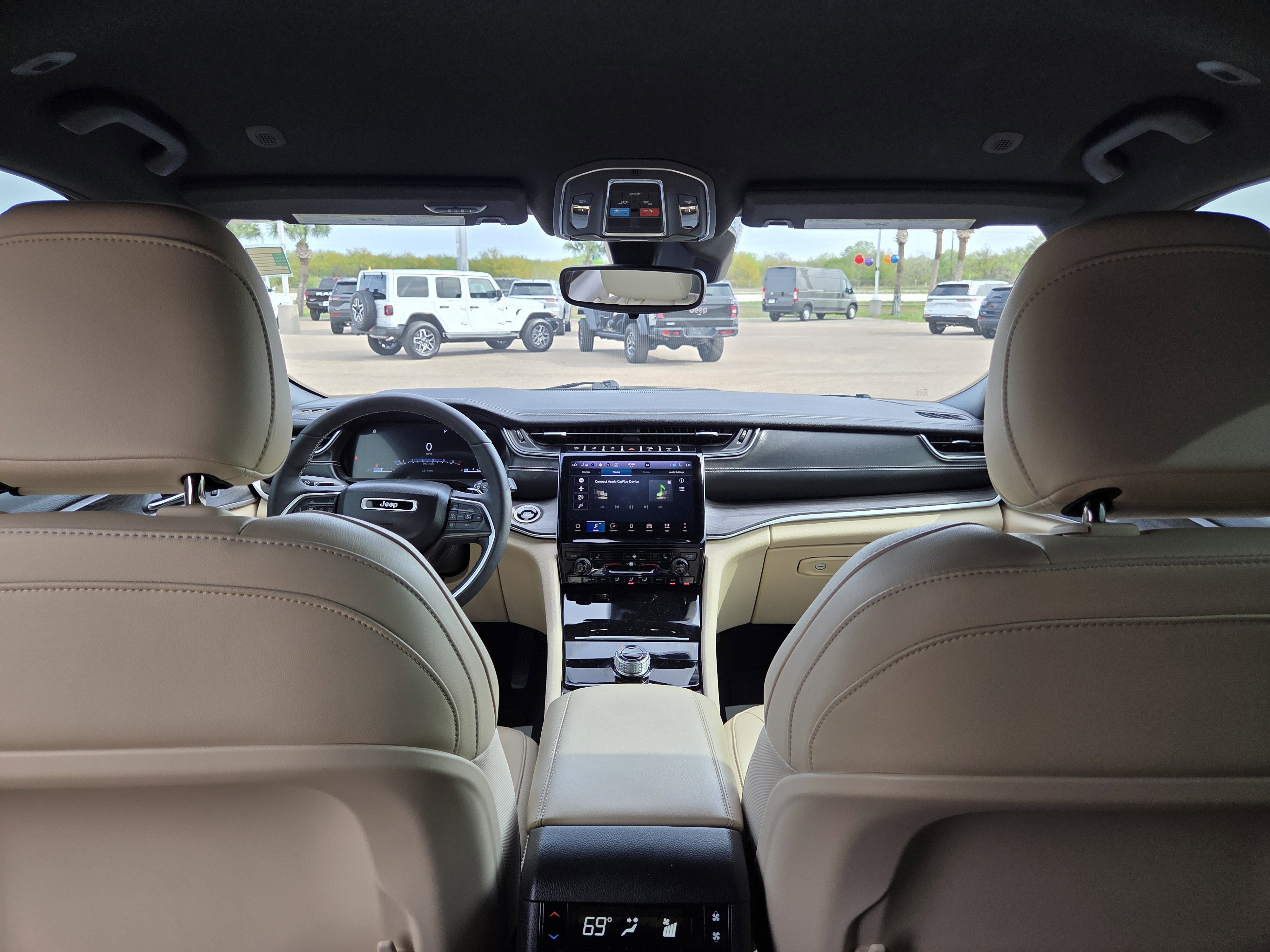 Used 2024 Jeep Grand Cherokee L Limited w/ Black Appearance Package image 21