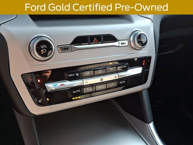 Used 2023 Ford Explorer XLT w/ Equipment Group 202A AWD/4WD image 18