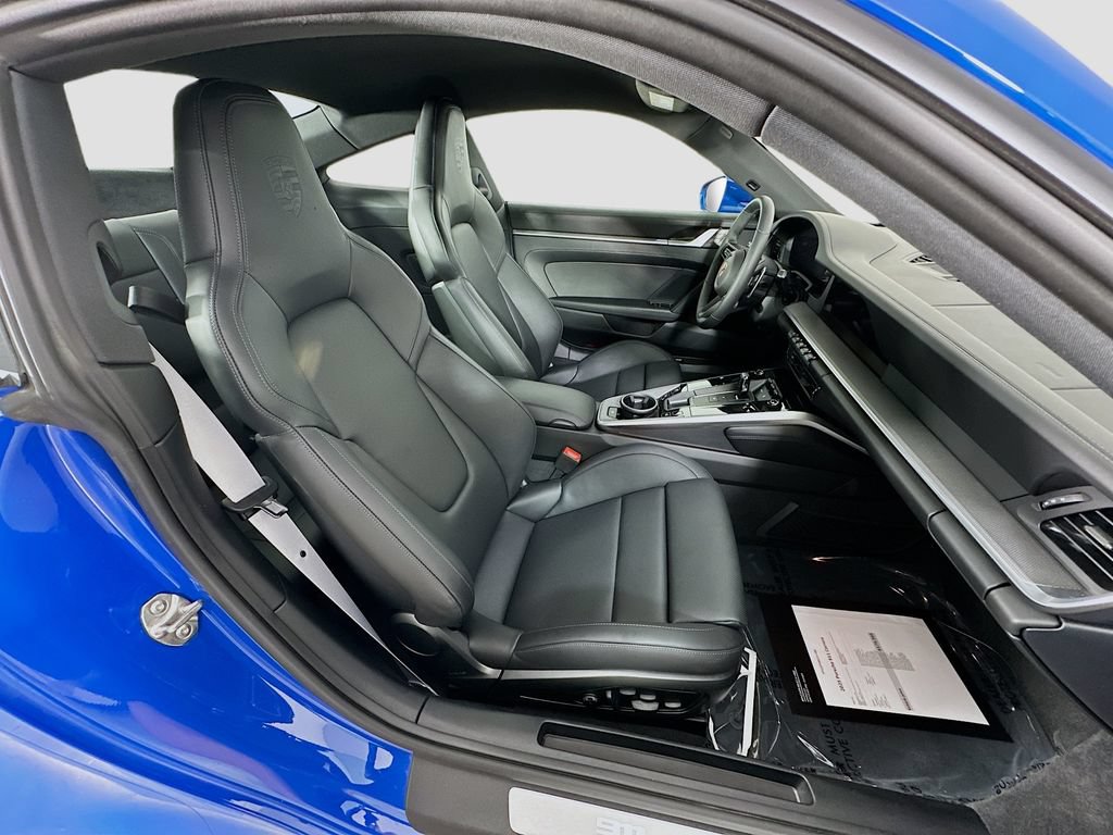 Certified 2025 Porsche 911 Carrera RWD image 28
