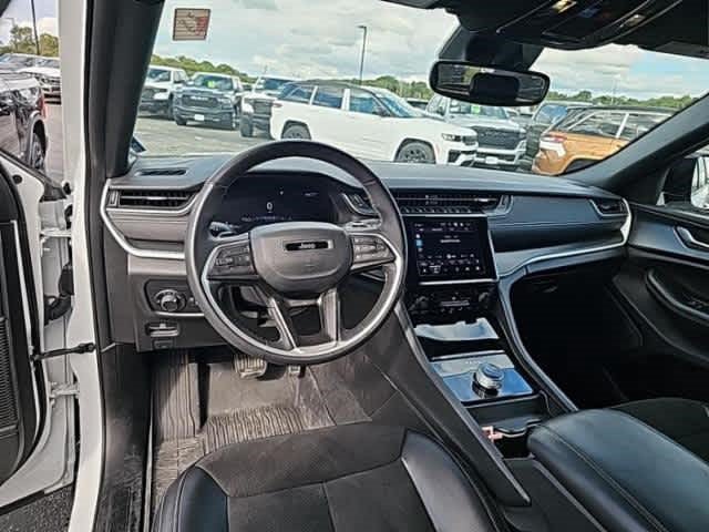 Used 2023 Jeep Grand Cherokee Altitude AWD/4WD image 9