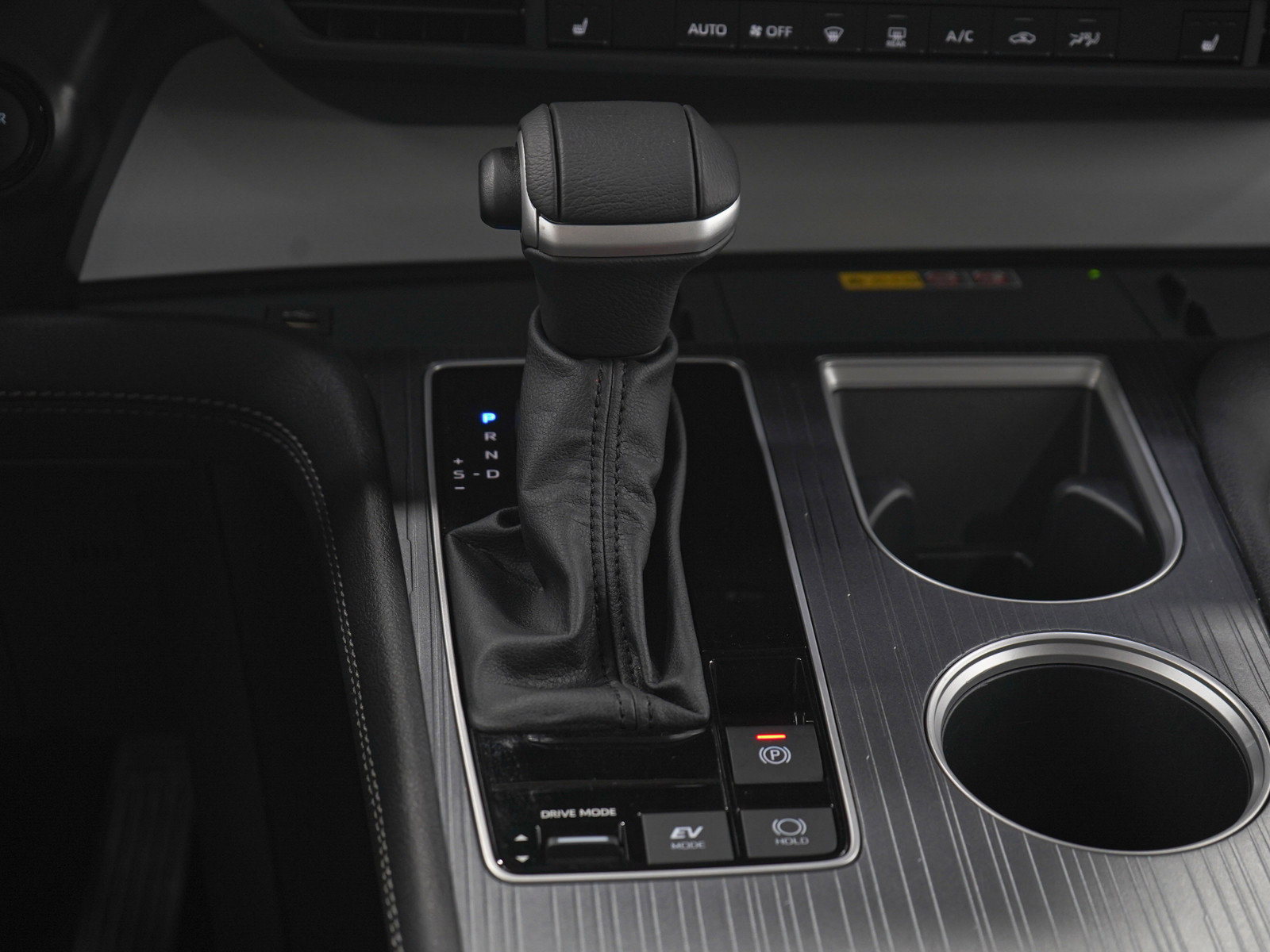 Used 2025 Toyota Sienna XLE w/ XLE Plus Package AWD/4WD image 21