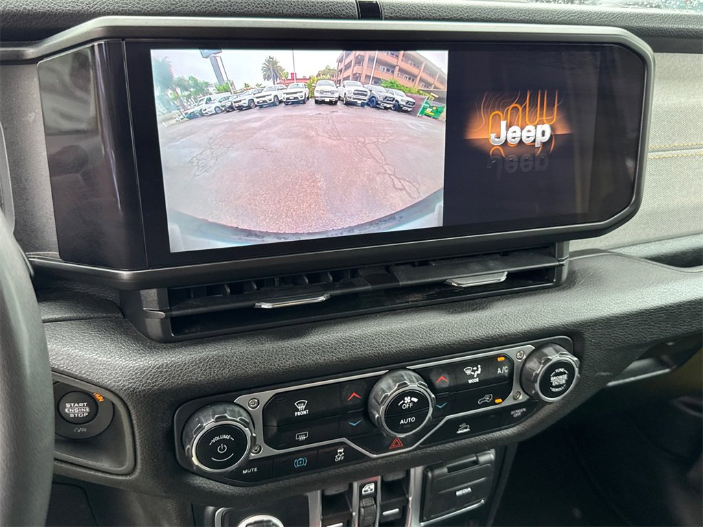 Used 2024 Jeep Wrangler Unlimited image 30