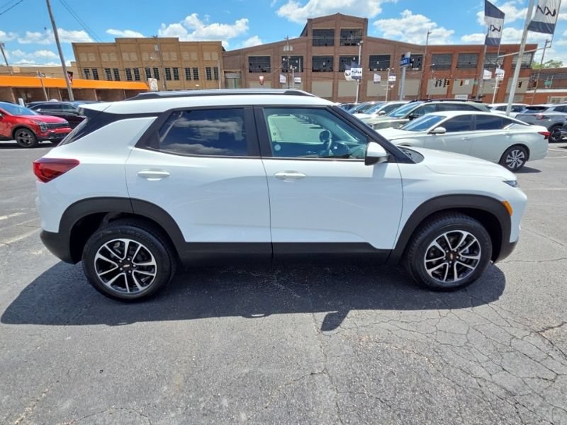 Used 2025 Chevrolet TrailBlazer LT AWD/4WD image 8