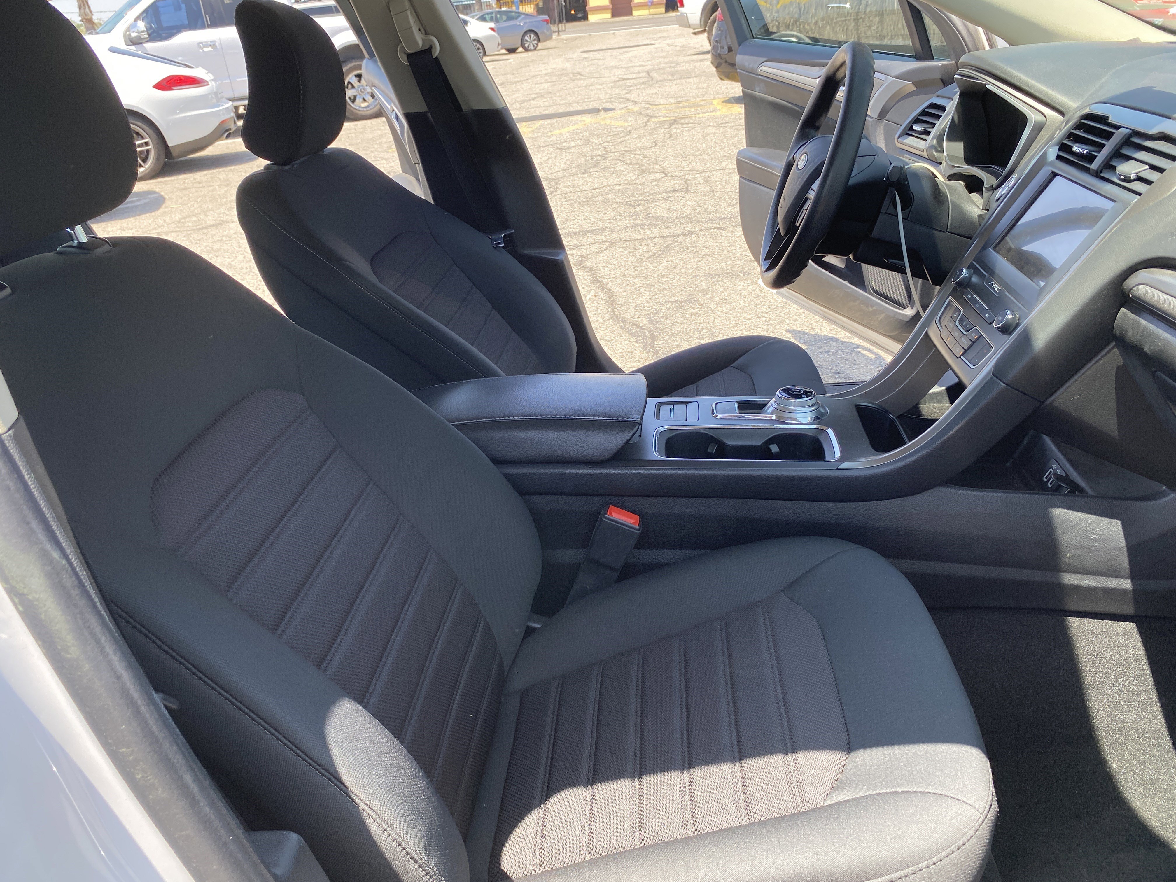 Used 2019 Ford Fusion SE FWD image 23