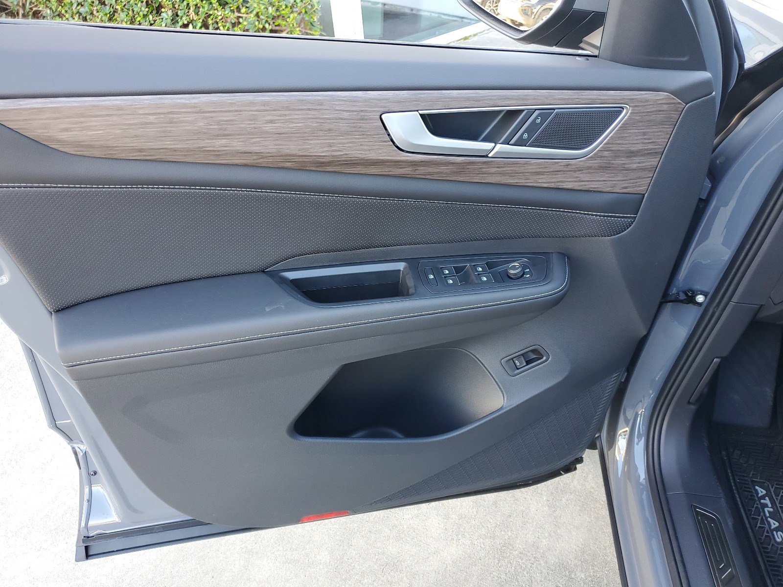 New 2025 Volkswagen Atlas SEL image 13