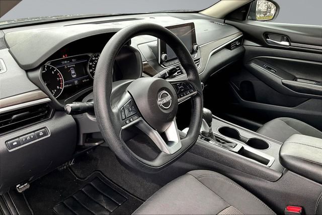Used 2025 Nissan Altima 2.5 SV image 16