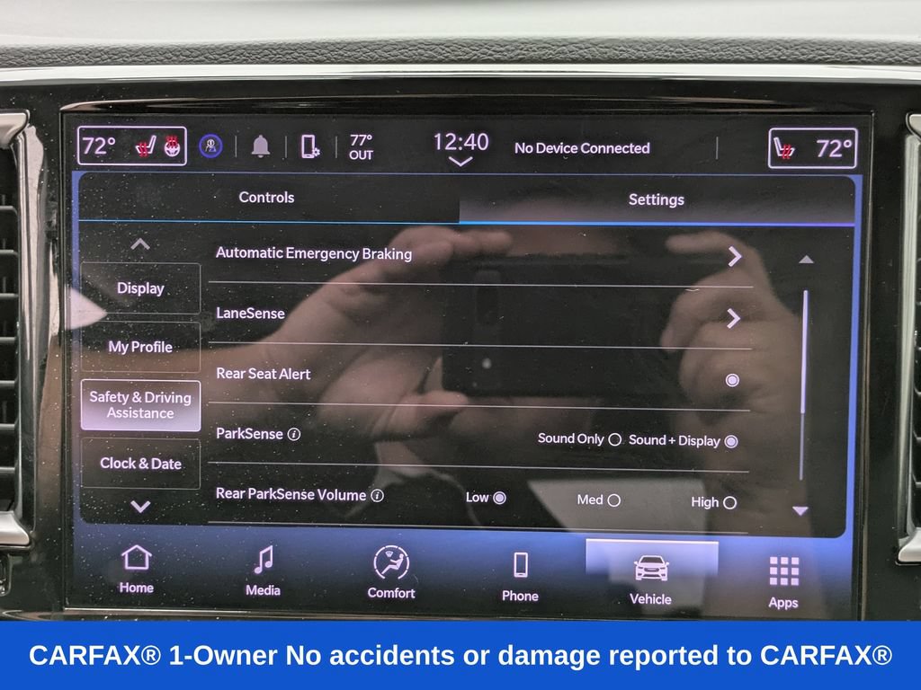 Used 2024 Chrysler Pacifica Touring-L FWD image 7