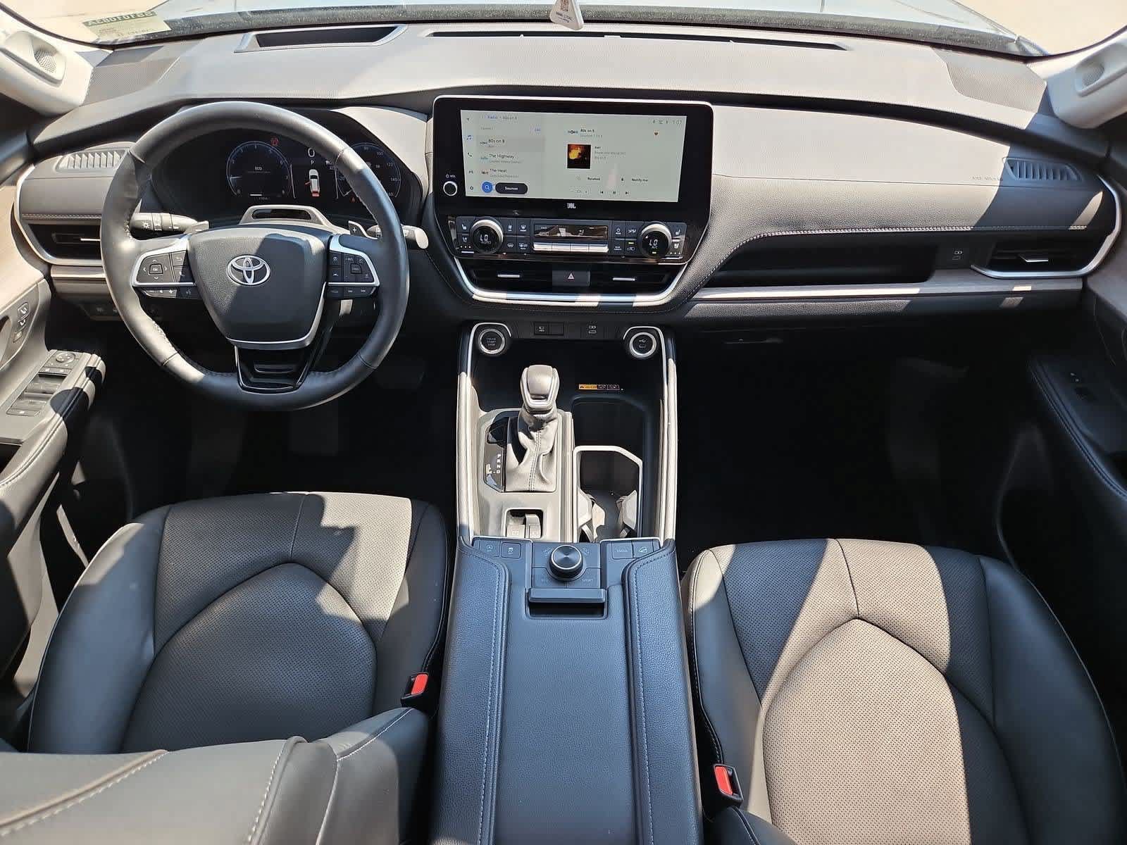 Used 2025 Toyota Grand Highlander AWD image 14