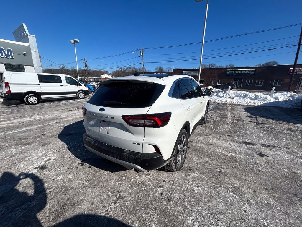 Used 2025 Ford Escape Platinum w/ Premium Technology Package image 9
