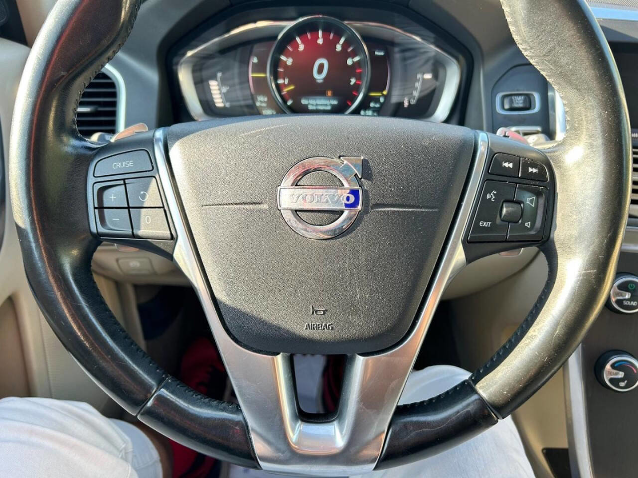Used 2015 Volvo XC60 T6 Platinum image 17