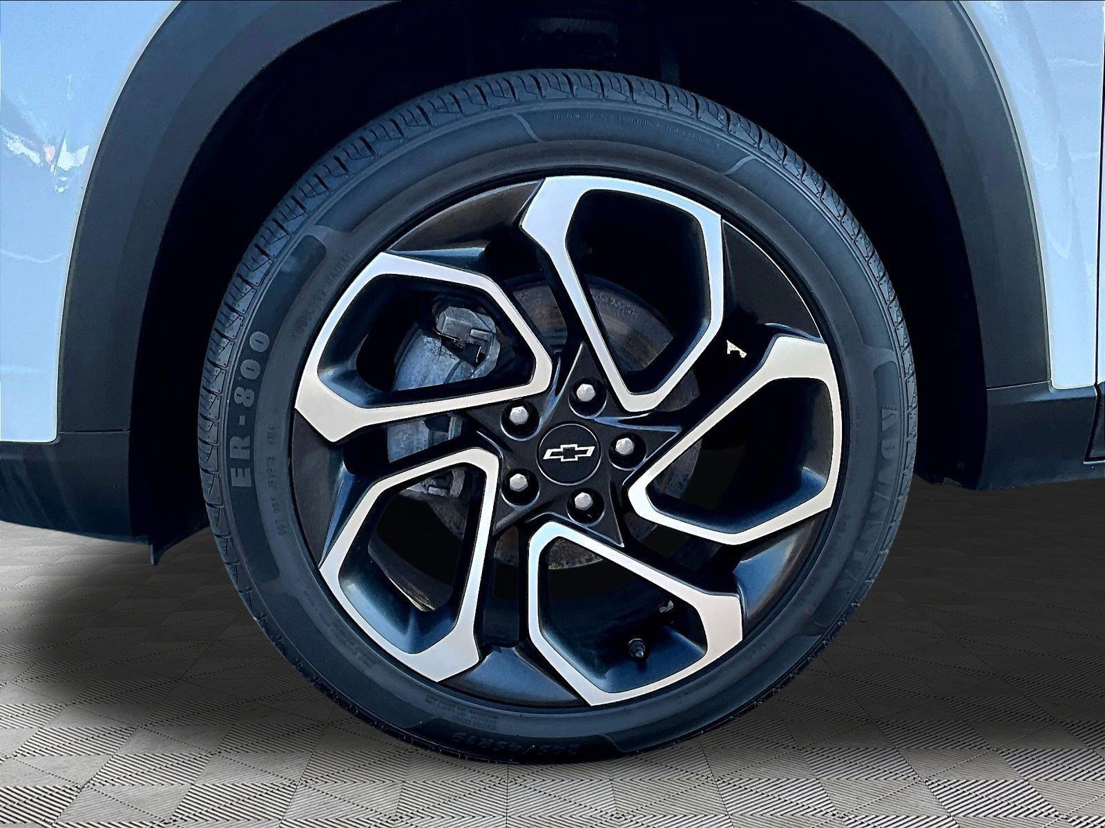 Used 2024 Chevrolet Trax RS w/ Sunroof Package FWD image 31