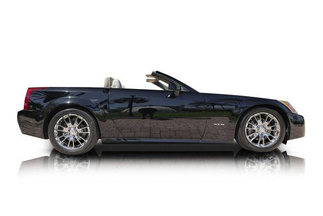 Used 2004 Cadillac XLR image 2