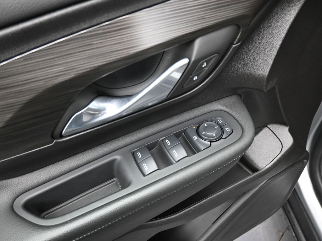 Used 2024 GMC Terrain SLE image 10