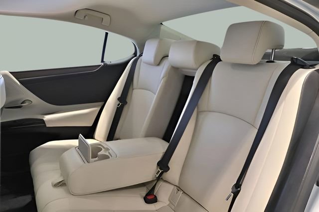 Used 2025 Lexus ES 300h w/ Premium Package image 17