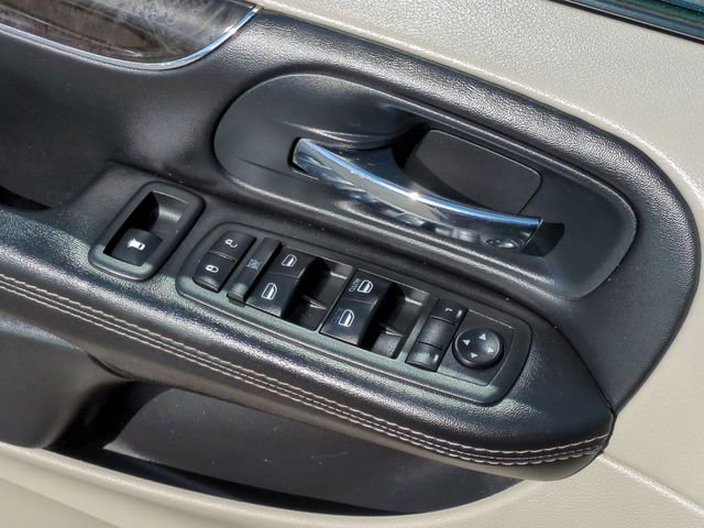 Used 2014 Chrysler Town & Country Touring-L w/ Driver Convenience Group image 23