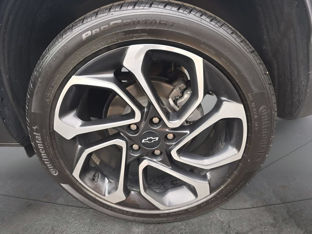 Used 2025 Chevrolet Trax RS w/ Driver Confidence Package FWD image 32