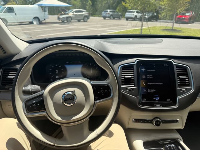 Used 2022 Volvo XC90 T5 Momentum w/ Protection Package Premier FWD image 2