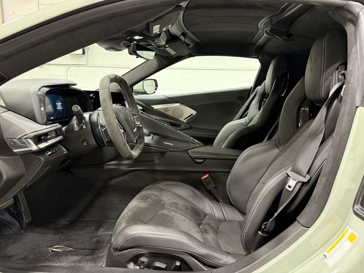 Used 2024 Chevrolet Corvette Stingray Premium Cpe w/ Z51 Performance Package RWD image 9
