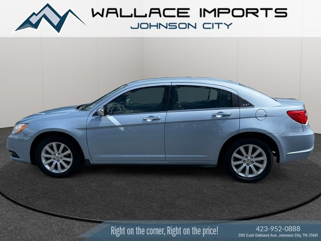 Used 2014 Chrysler 200 Limited FWD image 1