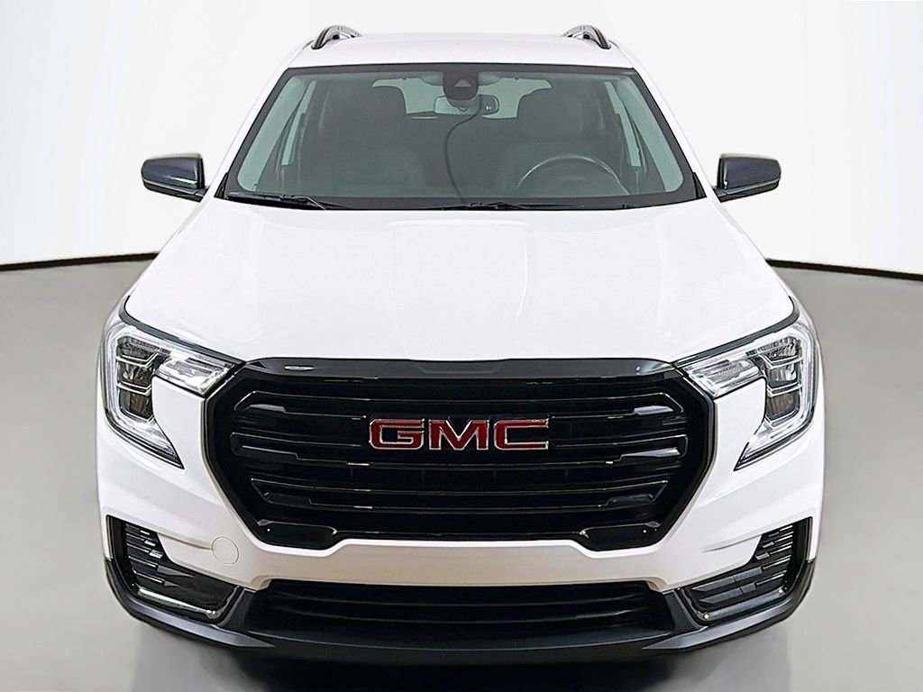 Used 2023 GMC Terrain SLE w/ Driver Convenience Package image 9