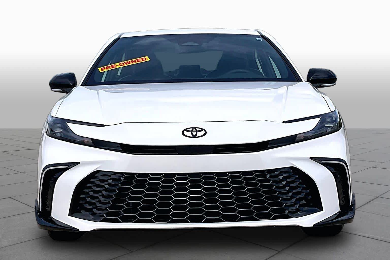 Used 2026 Toyota Camry Hybrid w/ Convenience Package FWD image 4