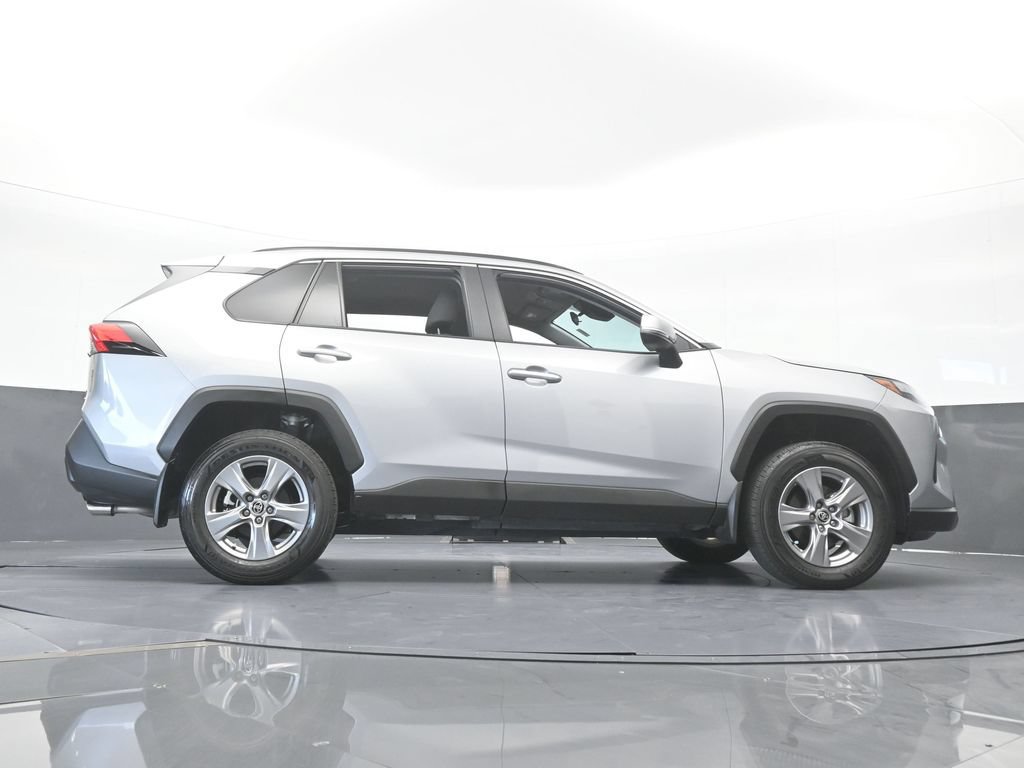 Used 2025 Toyota RAV4 XLE AWD/4WD image 57