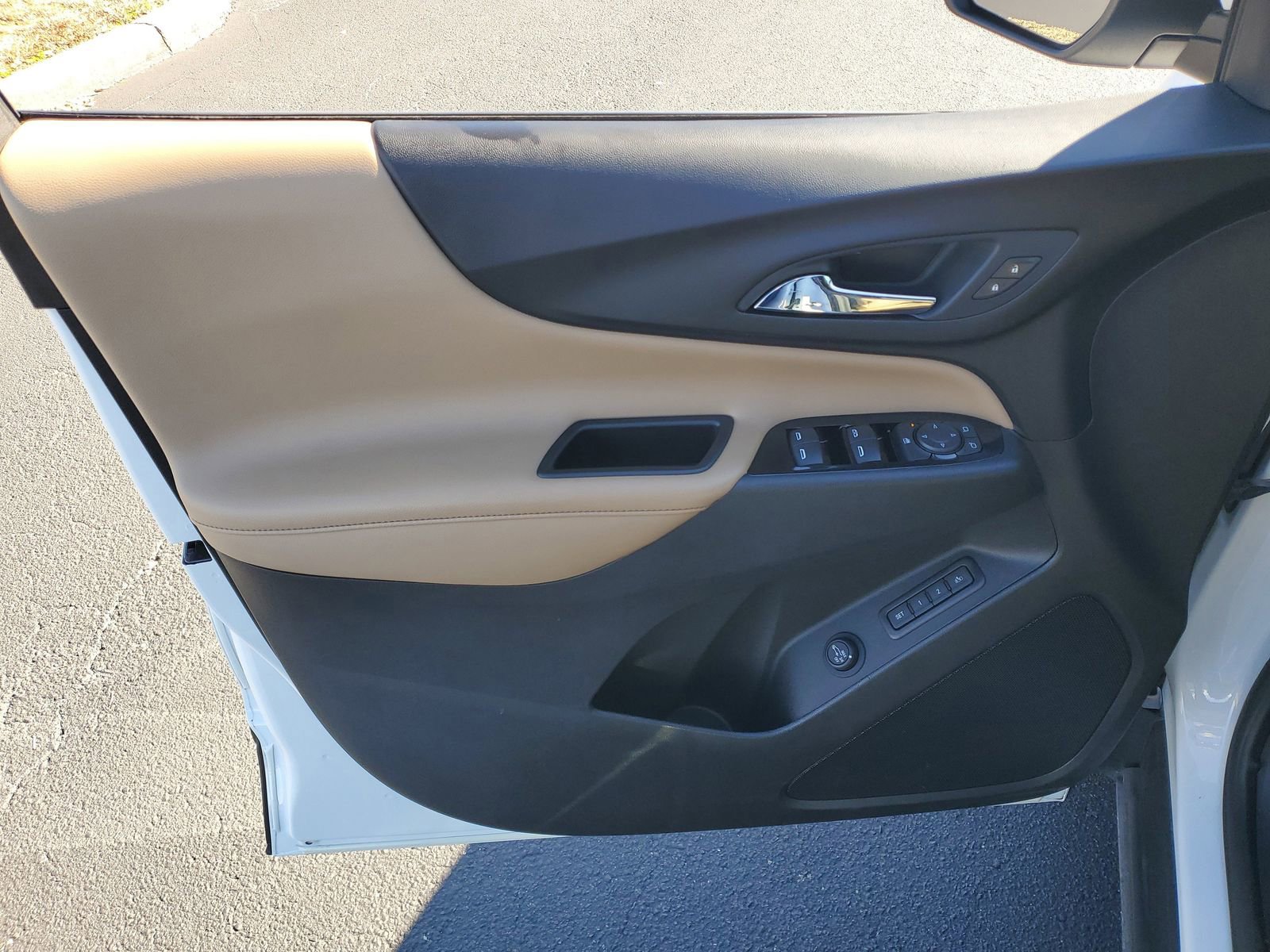 Used 2022 Chevrolet Equinox Premier image 15