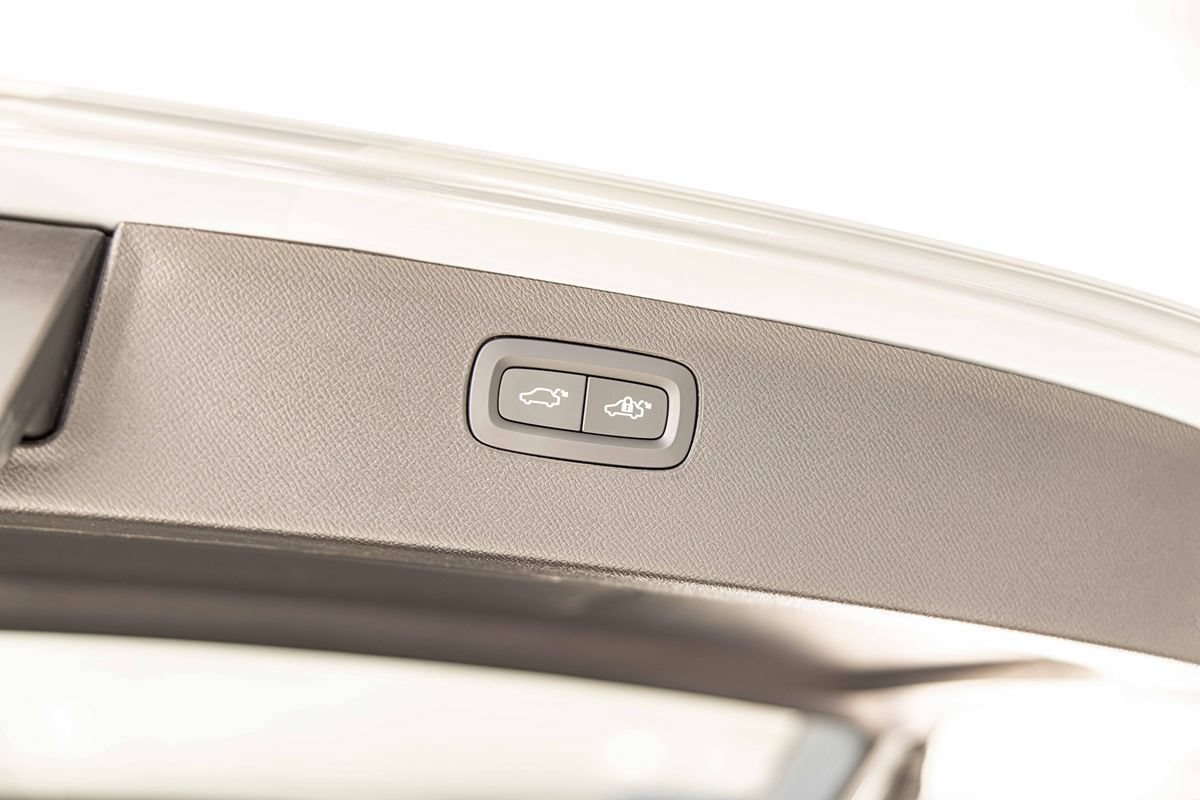 Used 2025 Volvo XC90 B6 Plus AWD/4WD image 18