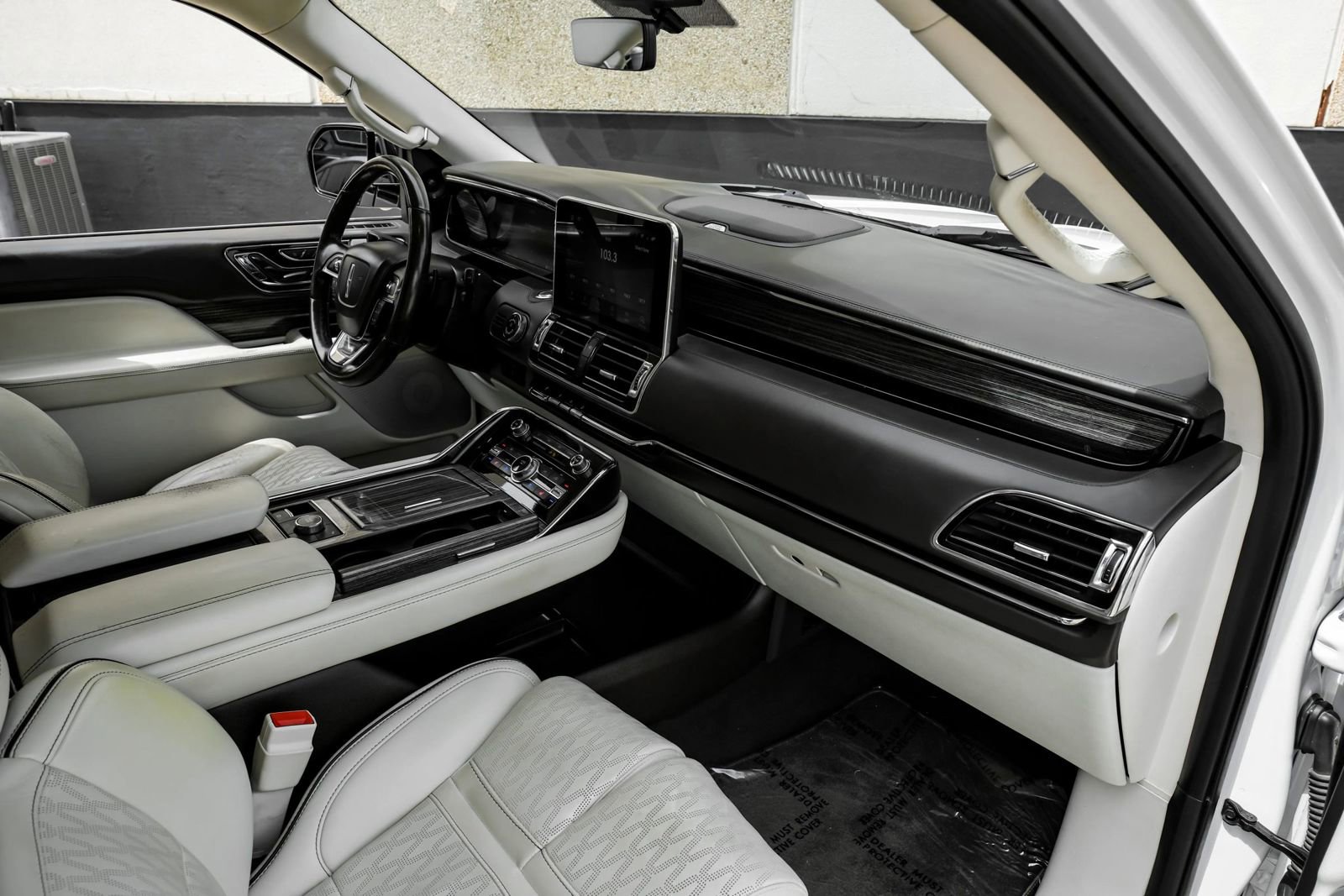 Used 2020 Lincoln Navigator Black Label w/ Cargo Convenience Package AWD/4WD image 18