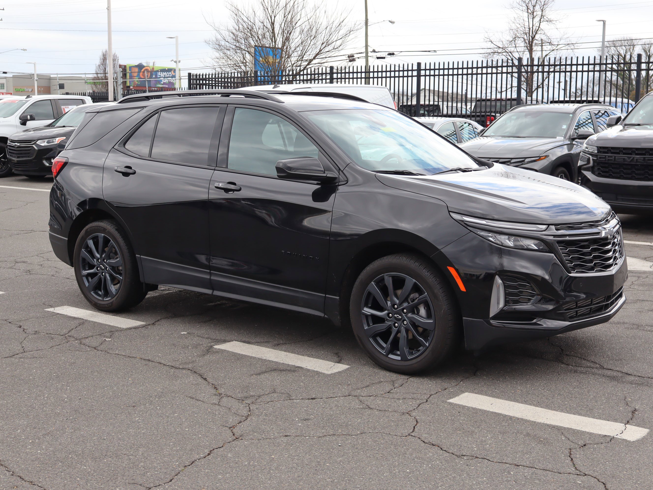 Used 2022 Chevrolet Equinox RS w/ LPO, Floor Liner Package image 2