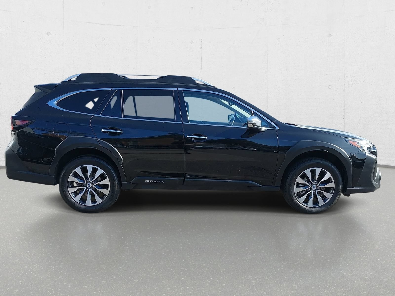 Used 2023 Subaru Outback Touring XT w/ Tech Package 2 AWD/4WD image 4