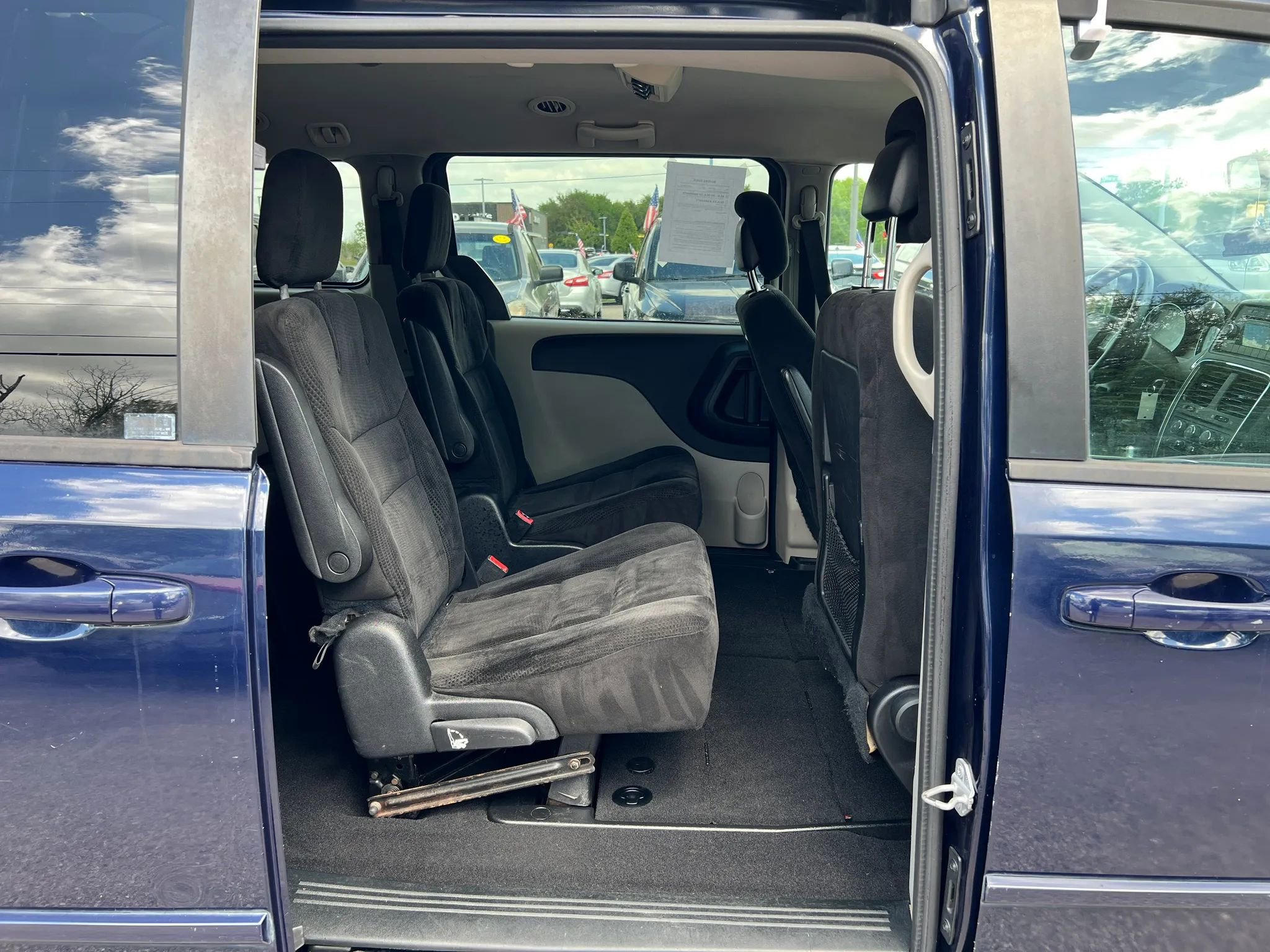 Used 2016 Dodge Grand Caravan SE w/ Quick Order Package 29E SE FWD image 13