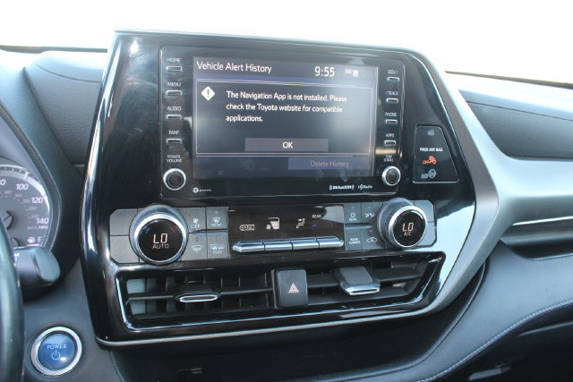 Used 2020 Toyota Highlander LE FWD image 28