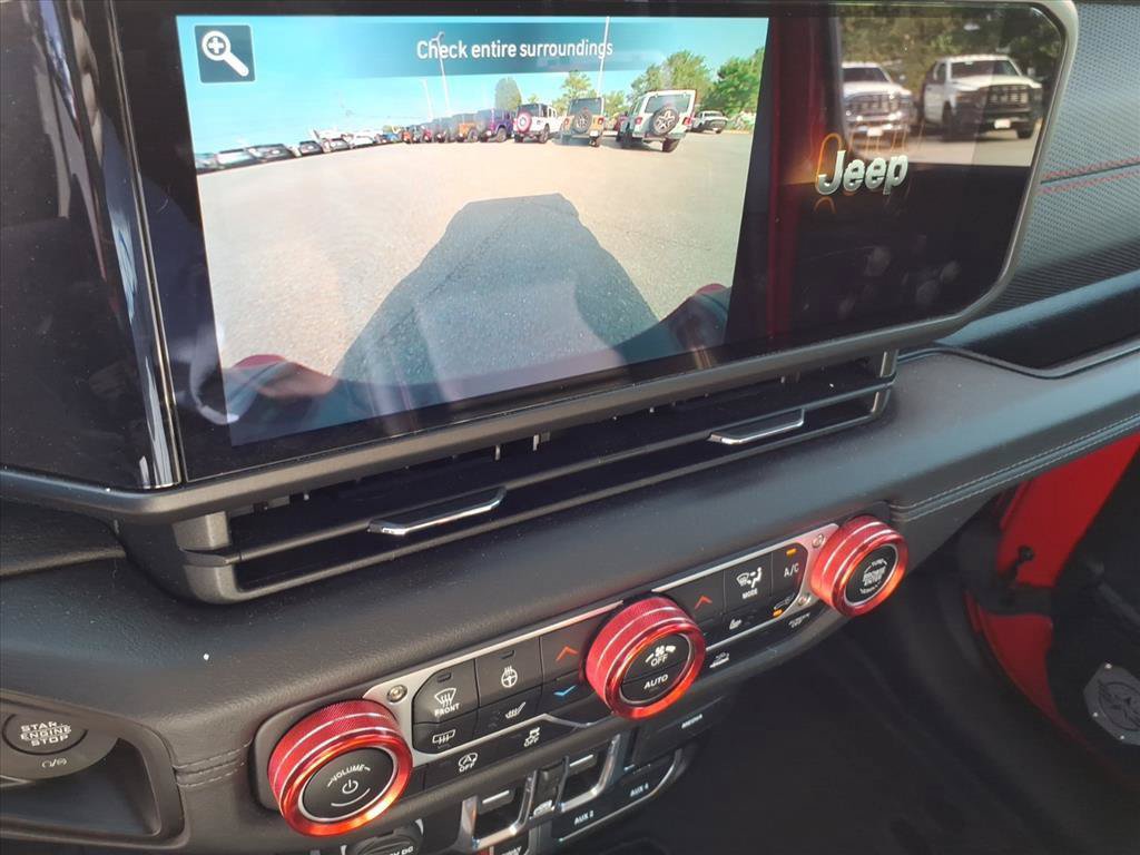 Used 2024 Jeep Gladiator Rubicon w/ Convenience Group AWD/4WD image 25