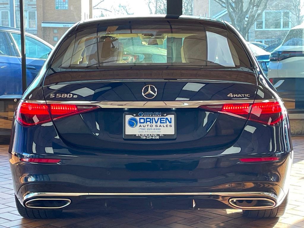 Used 2023 Mercedes-Benz S 580e 4MATIC Sedan w/ AMG Line image 9