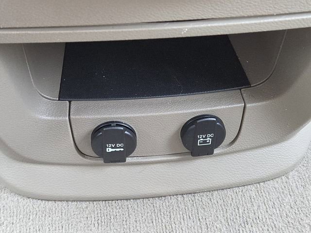 Used 2015 Chrysler Town & Country Touring FWD image 6