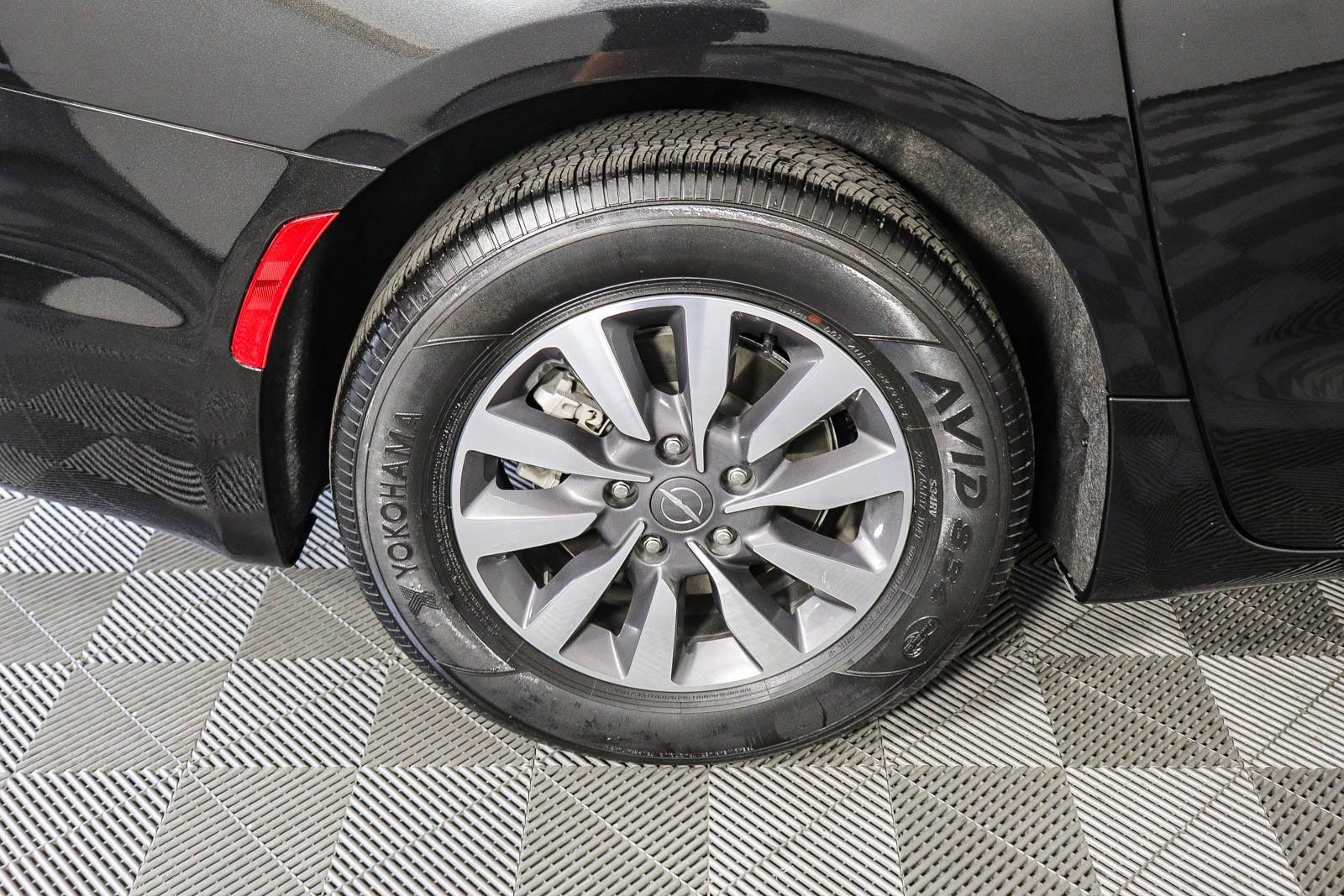 Used 2024 Chrysler Pacifica Select image 10