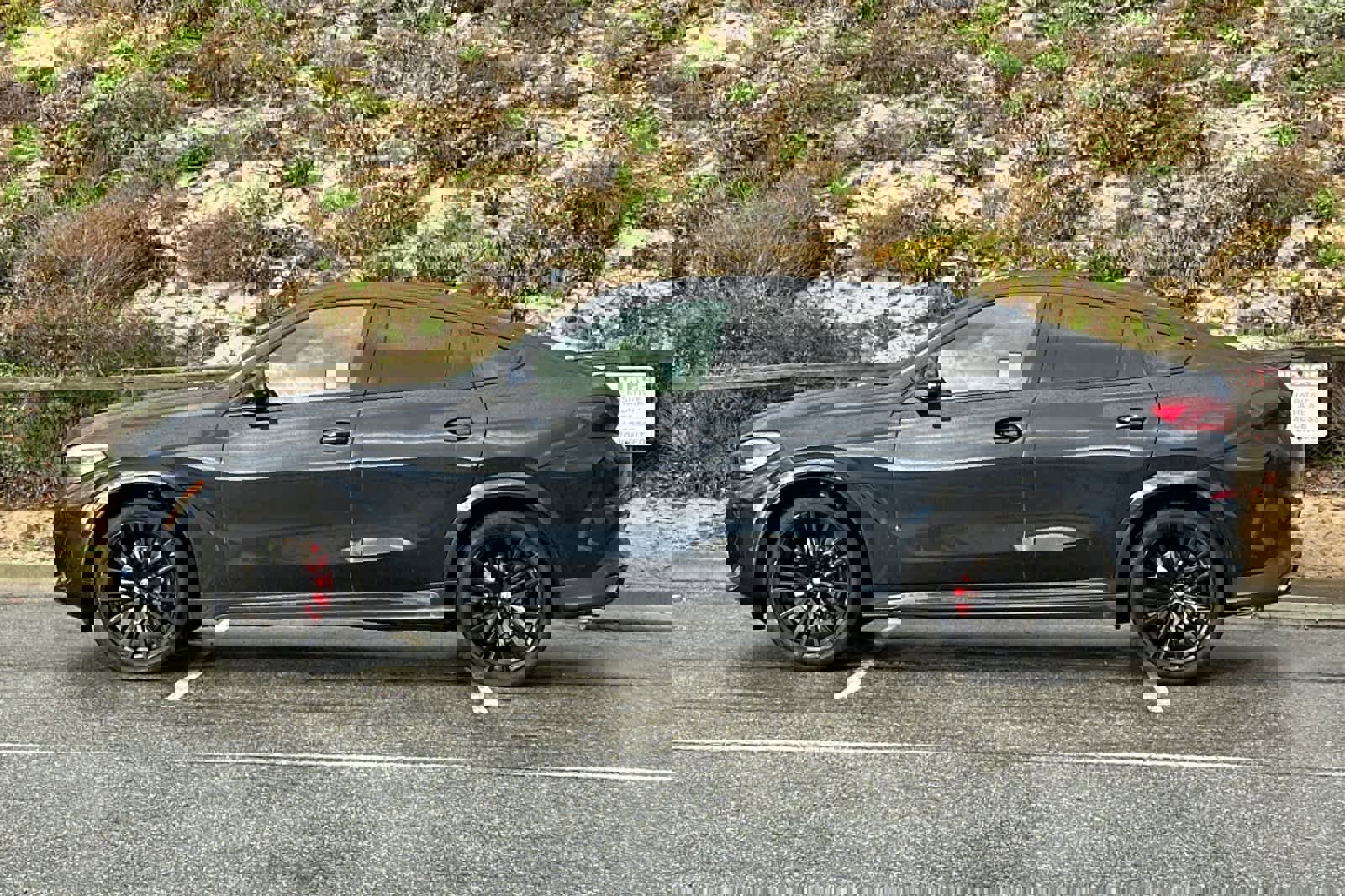 Certified 2023 BMW X6 xDrive40i w/ M Sport Package image 10