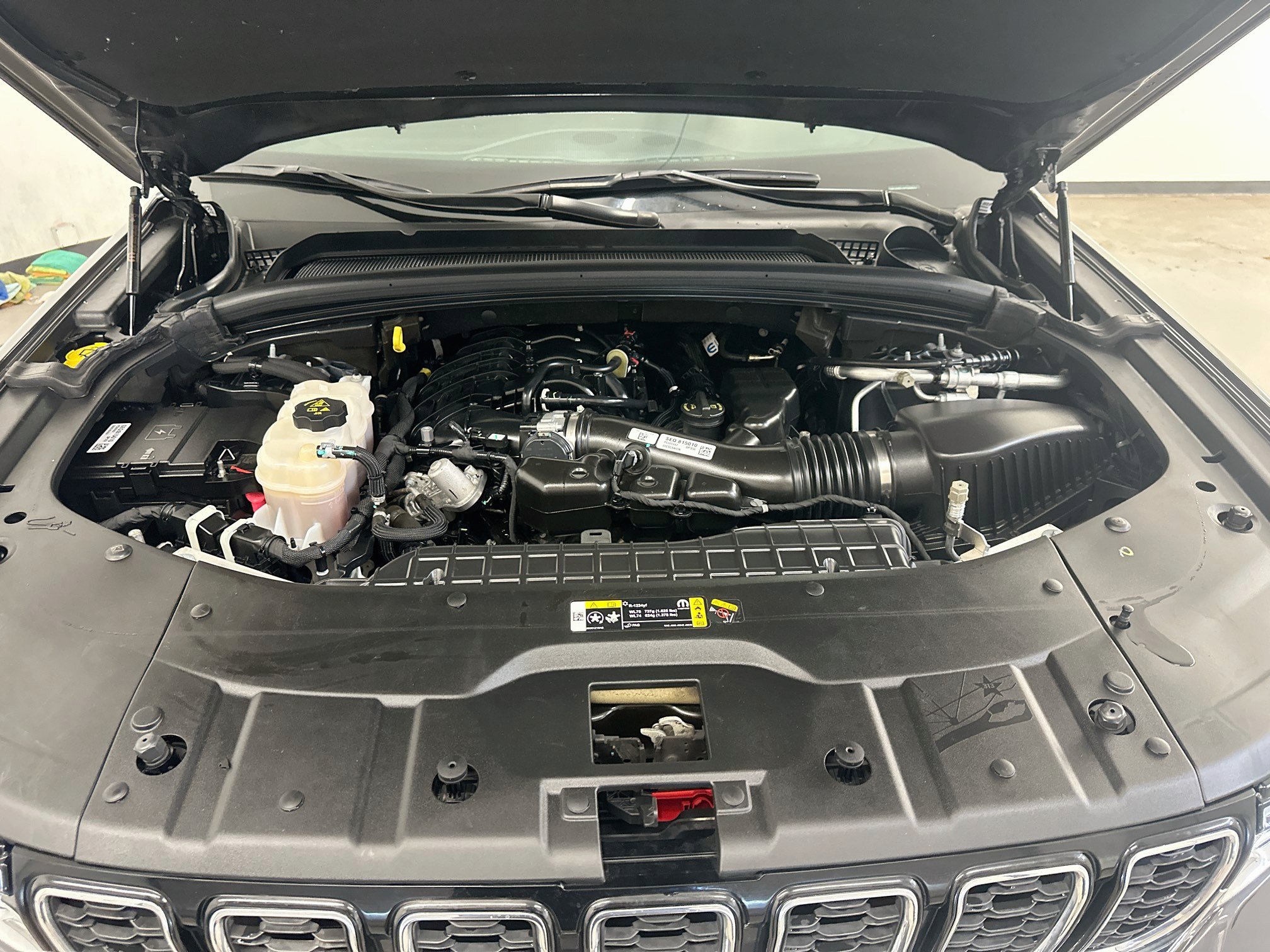 Used 2023 Jeep Grand Cherokee Limited AWD/4WD image 36