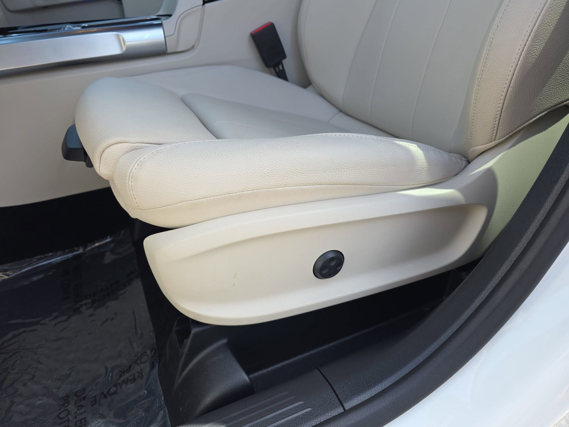 Certified 2025 Mercedes-Benz GLB 250 image 28