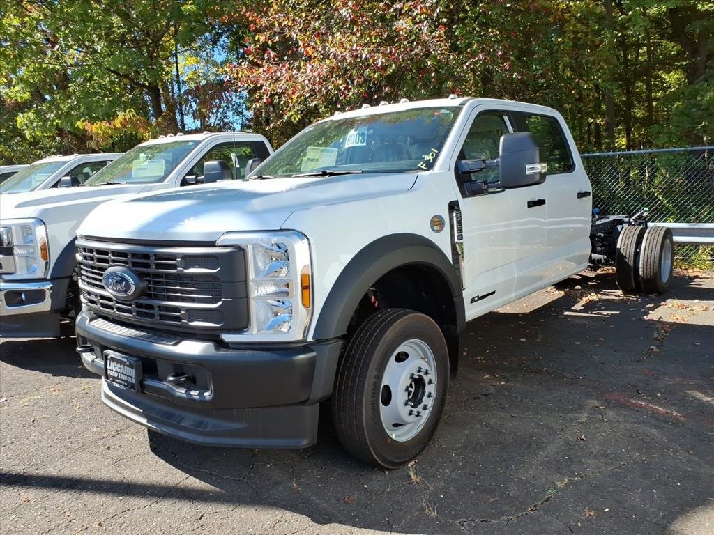 New 2026 Ford F550 4x4 Crew Cab image 3