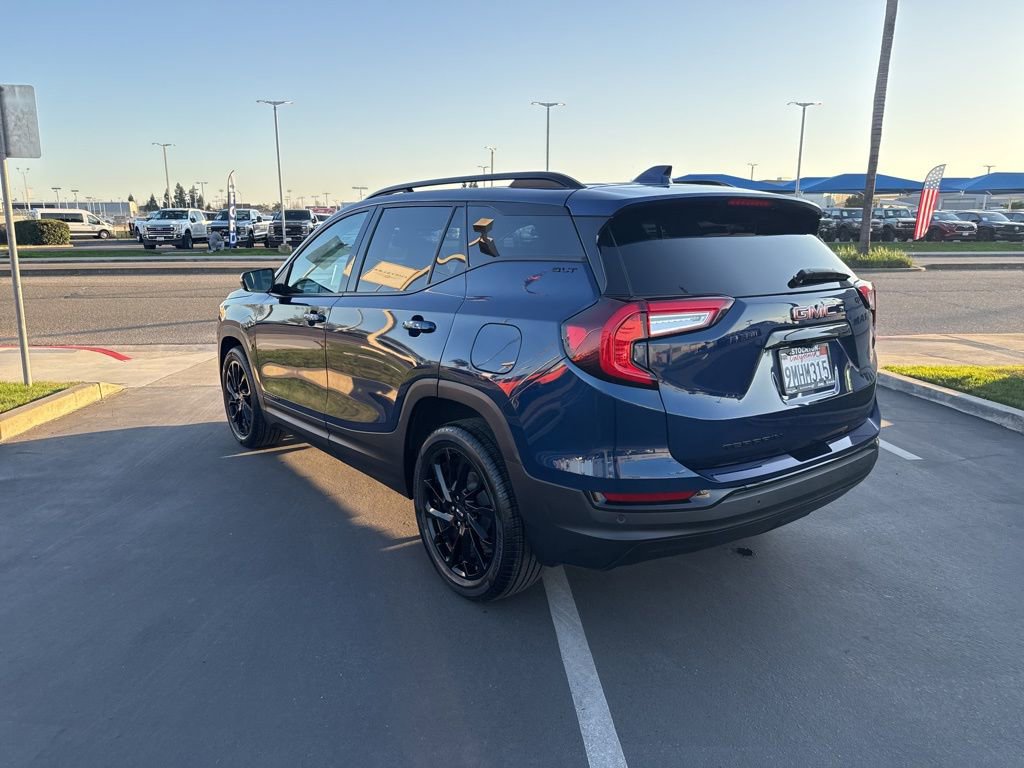 Used 2023 GMC Terrain SLT w/ Infotainment Package II image 7