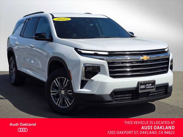 Used 2025 Chevrolet Traverse LT AWD/4WD image 1