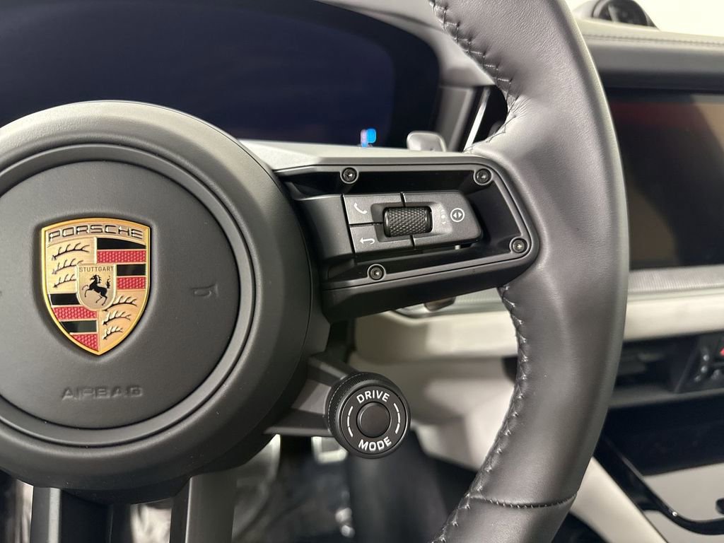 Used 2026 Porsche Cayenne S image 35