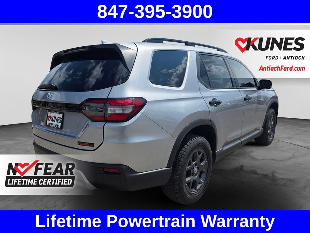 Used 2025 Honda Pilot TrailSport image 10