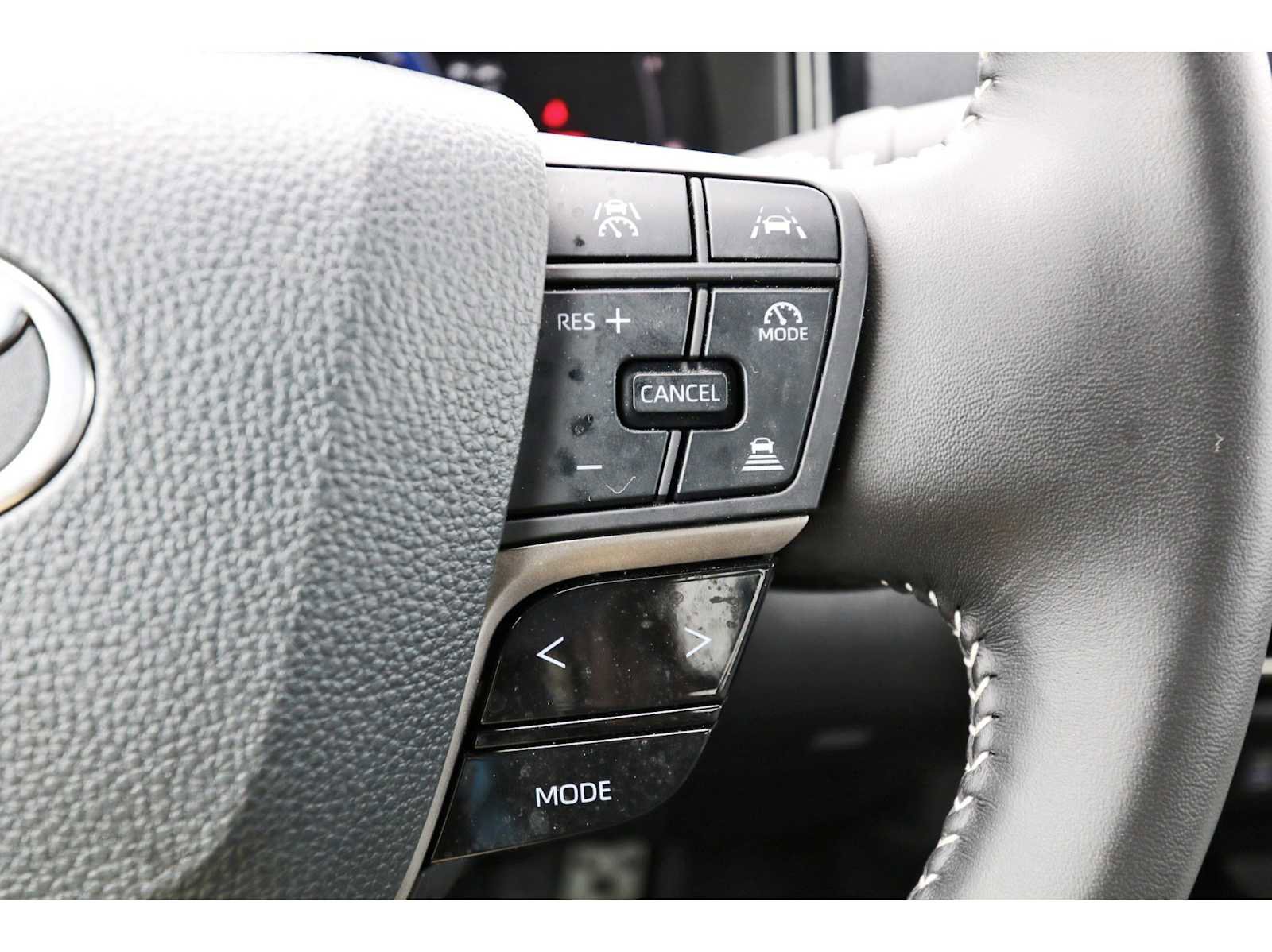 Used 2025 Toyota Camry SE w/ Convenience Package image 16