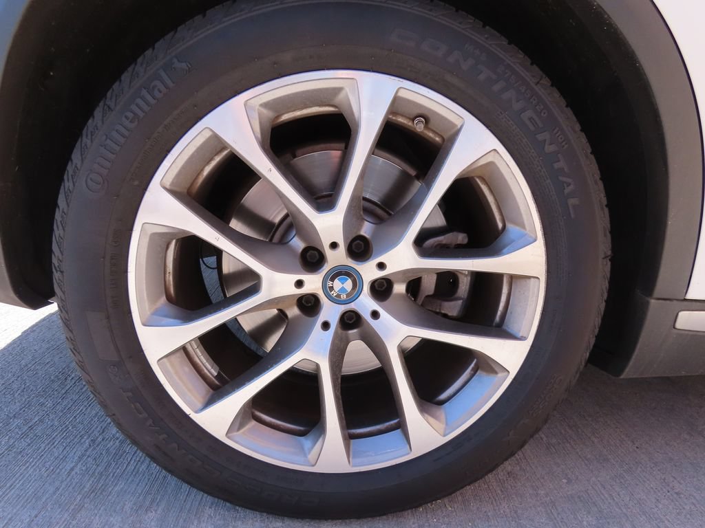 Used 2024 BMW X5 xDrive50e w/ Parking Assistance Package AWD/4WD image 16