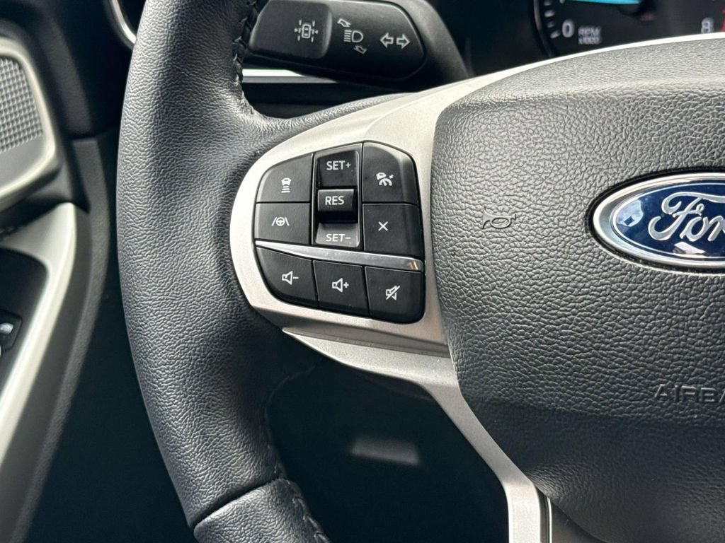 Used 2023 Ford Explorer Limited AWD/4WD image 18